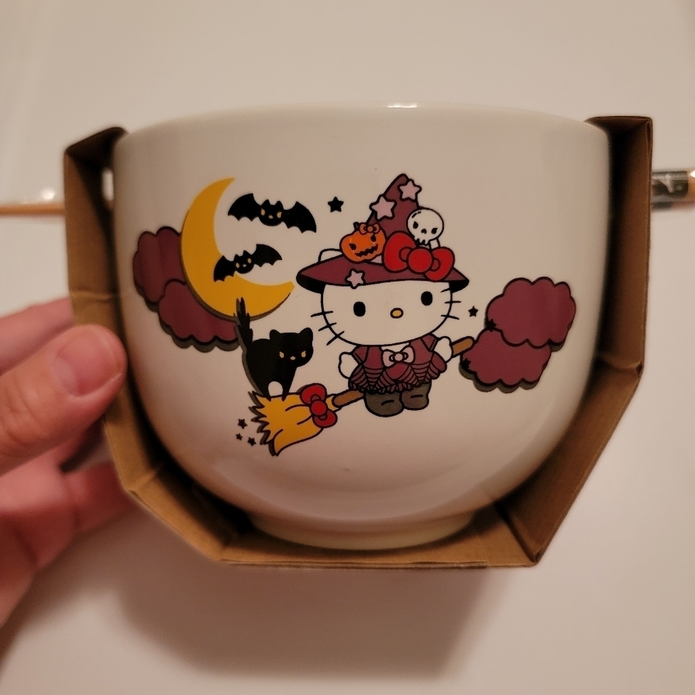 NWT Hello Kitty Halloween Ramen Bowl with Chopsticks Set